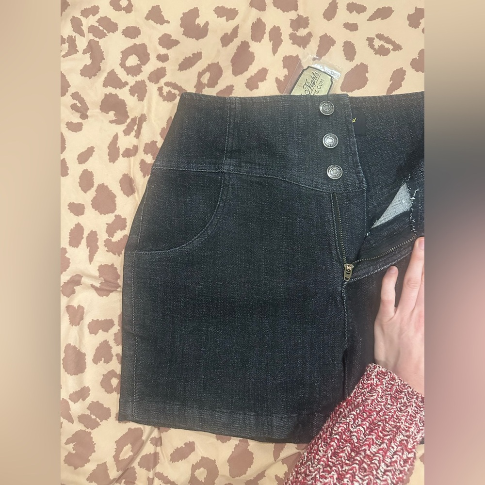 High-Rise Dark Denim Shorts w/ heart pockets & Front Button Detail - Picture 12 of 16